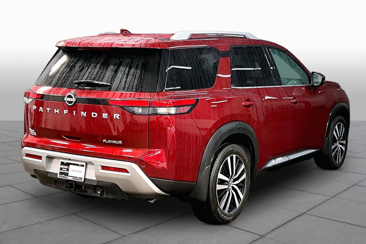 Used 2025 Nissan Pathfinder Platinum FWD image 13