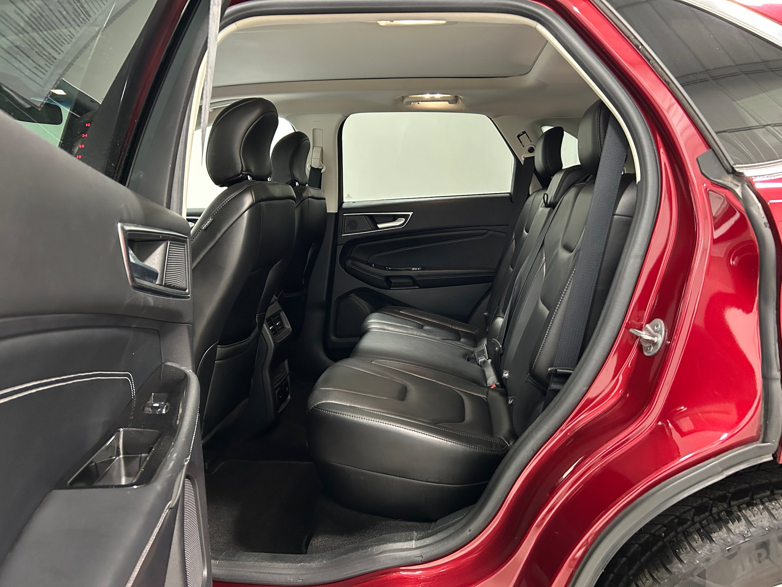 Used 2019 Ford Edge Titanium w/ Cold Weather Package AWD/4WD image 31