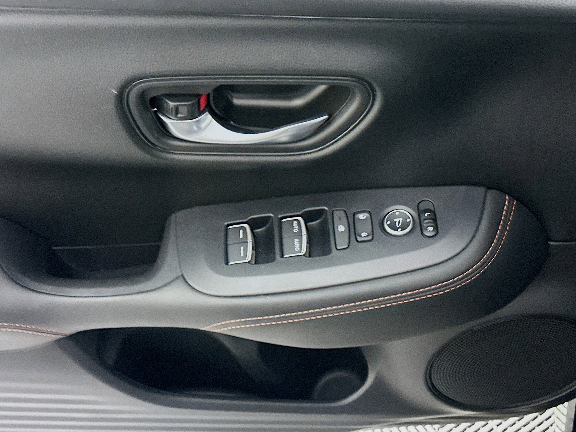 Used 2025 Honda HR-V Sport image 15