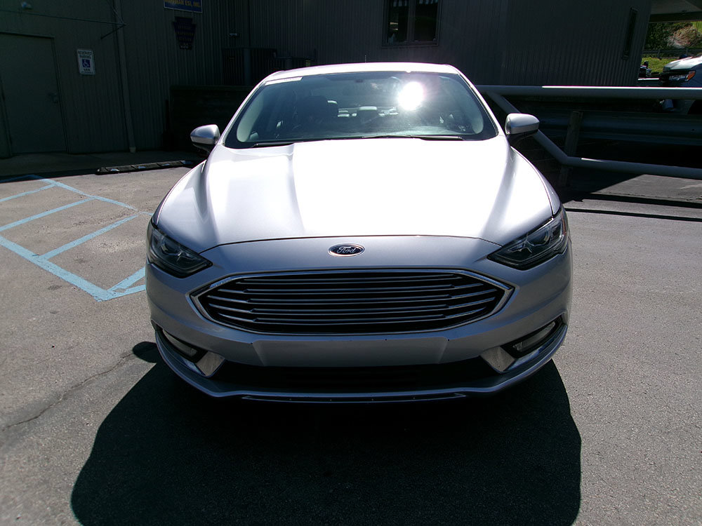 Used 2018 Ford Fusion SE w/ Equipment Group 201A FWD image 6