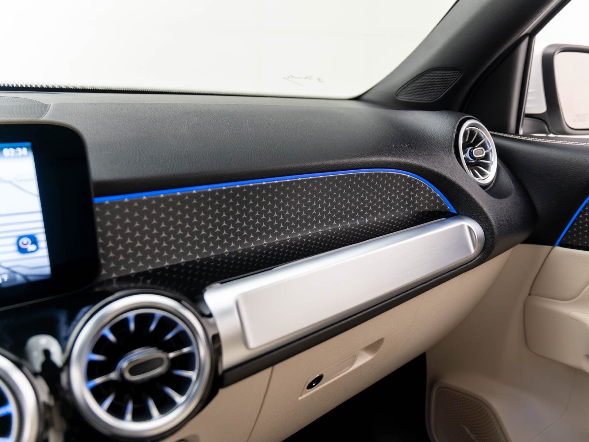 New 2025 Mercedes-Benz GLB 250 4MATIC image 22