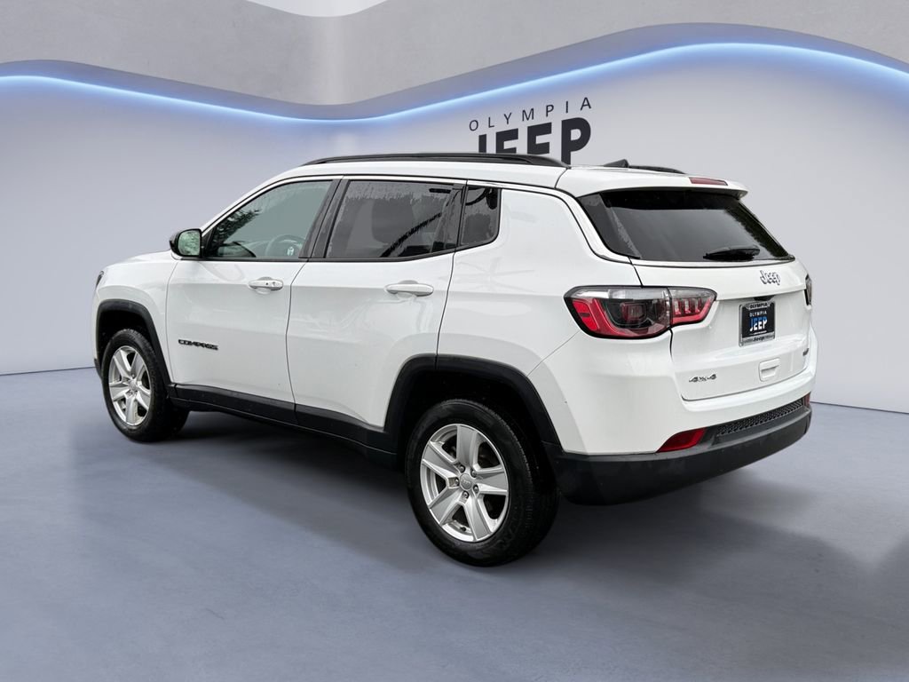 Used 2022 Jeep Compass Latitude image 3