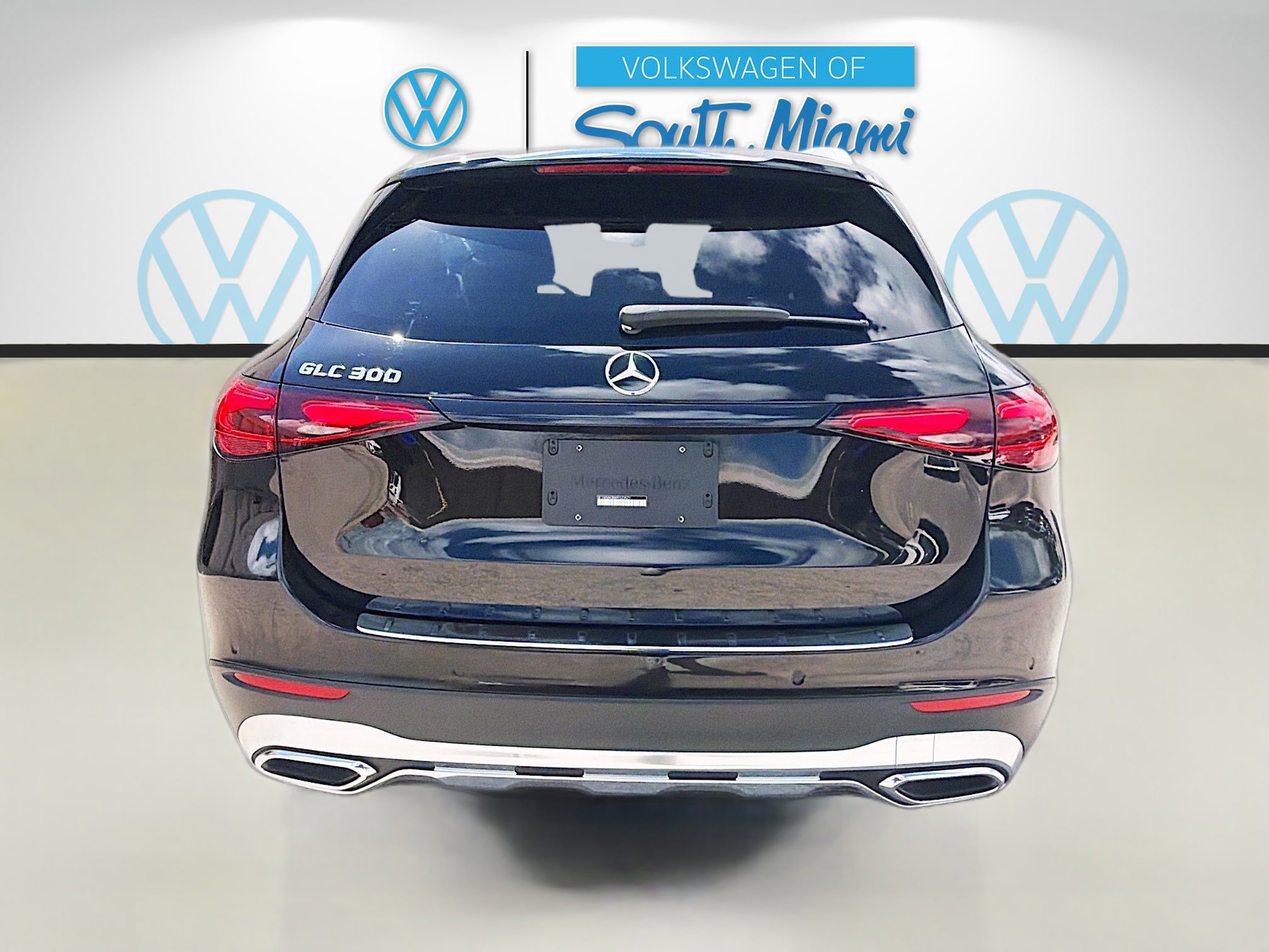 Used 2023 Mercedes-Benz GLC 300 w/ Exclusive Trim Package image 6