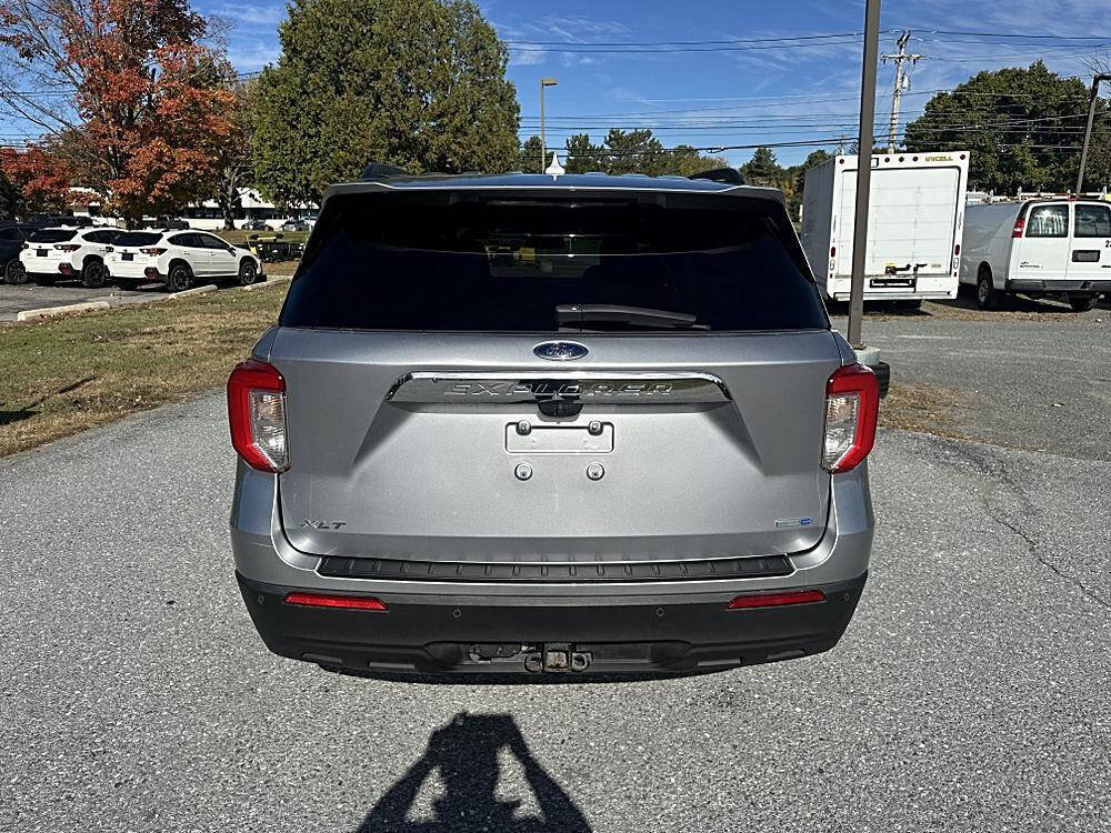 Used 2020 Ford Explorer XLT w/ Comfort Package image 4