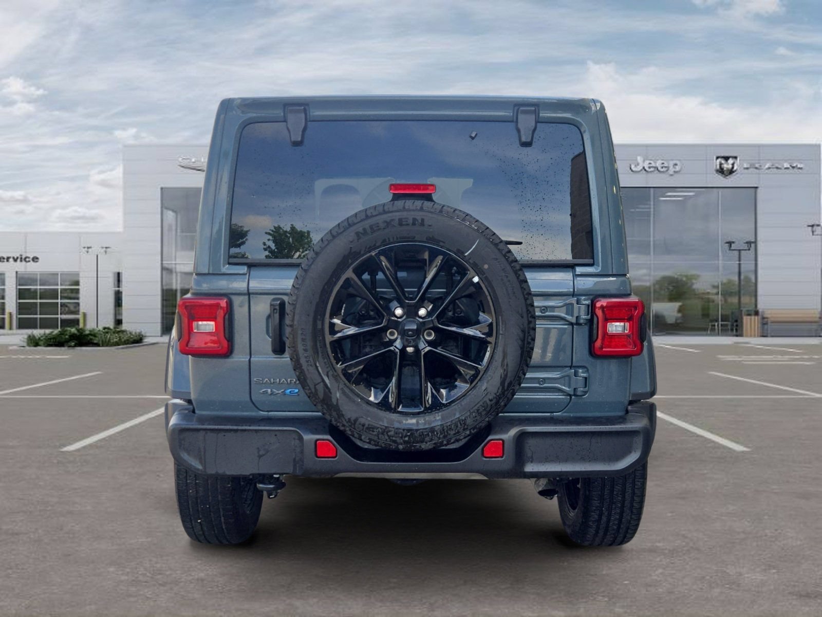 Used 2025 Jeep Wrangler Unlimited Sahara AWD/4WD image 4