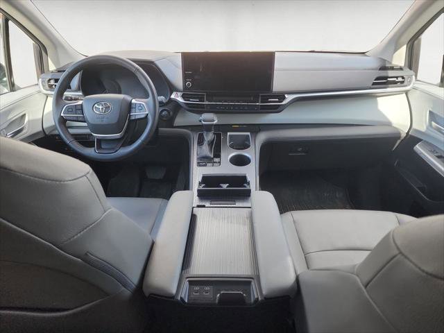 Certified 2025 Toyota Sienna XLE image 10