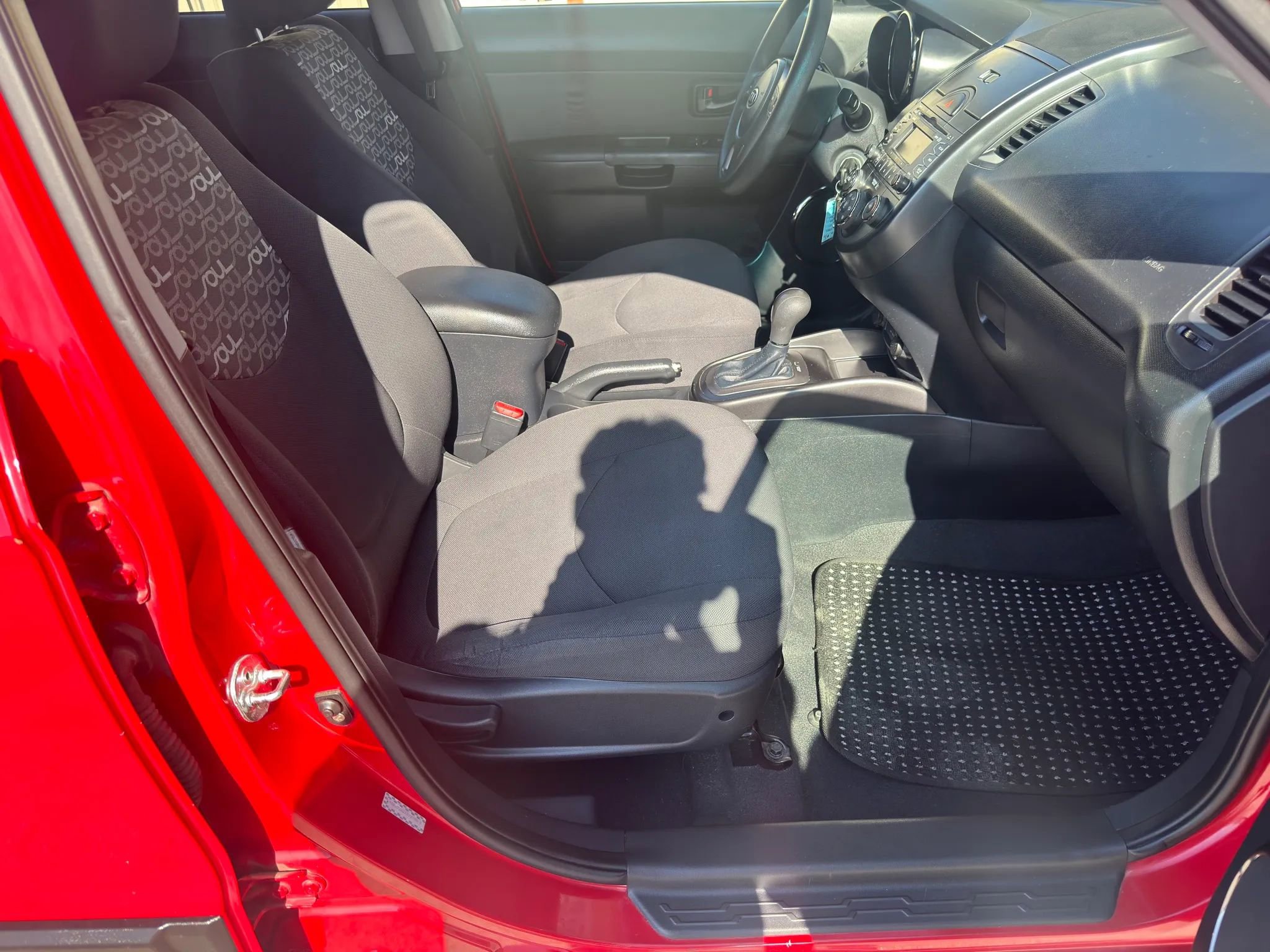 Used 2011 Kia Soul + w/ Audio Pkg FWD image 16