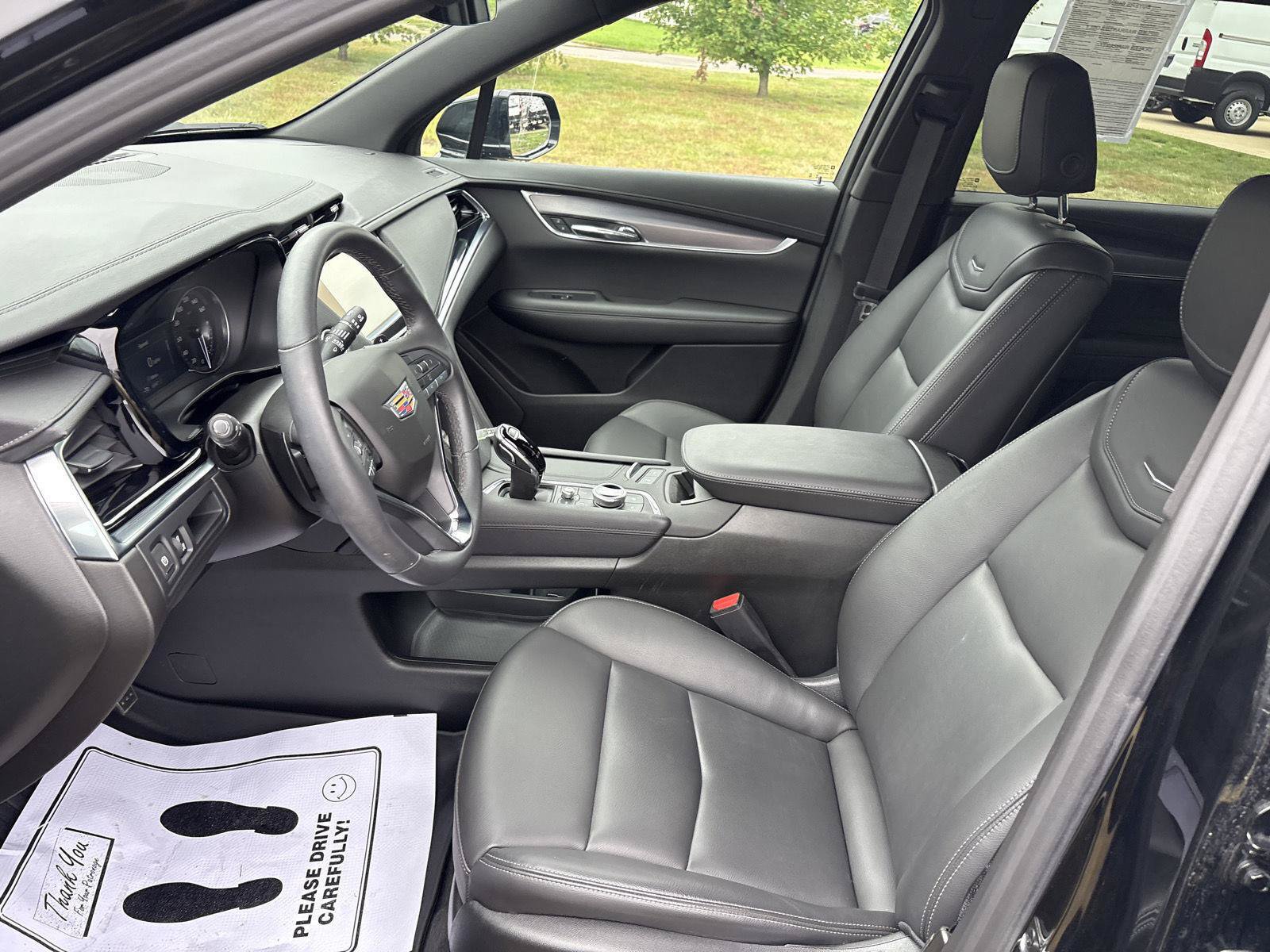 Used 2025 Cadillac XT6 Luxury FWD image 9