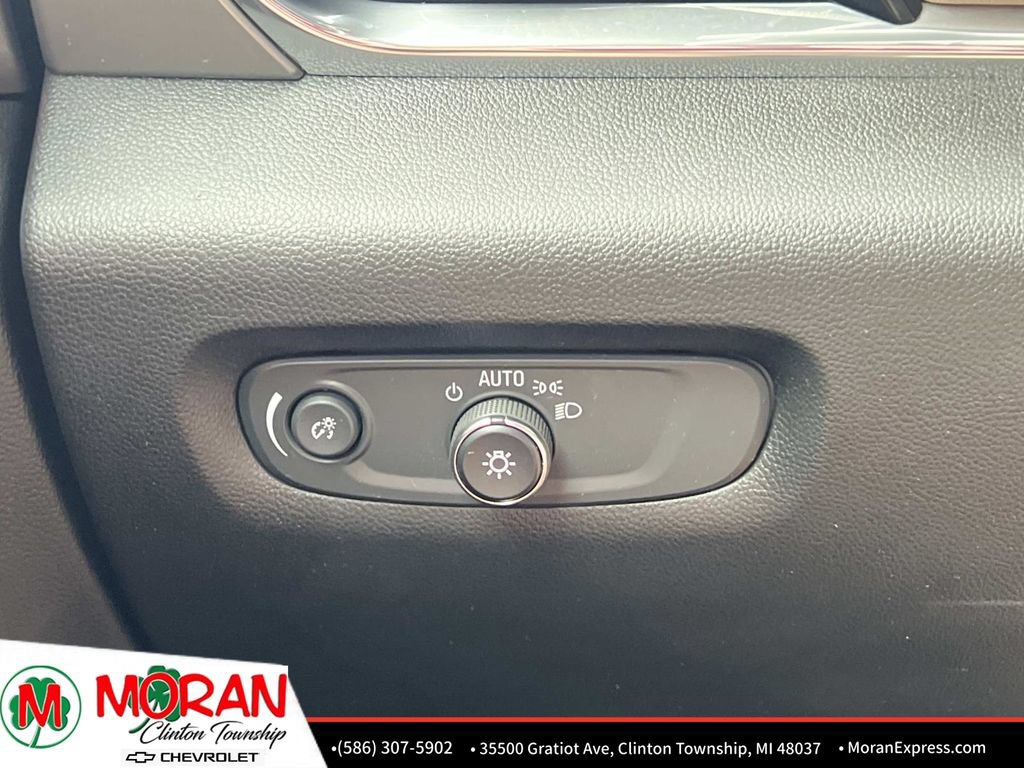 Certified 2022 Chevrolet Traverse LT w/ LT Premium Package FWD image 28