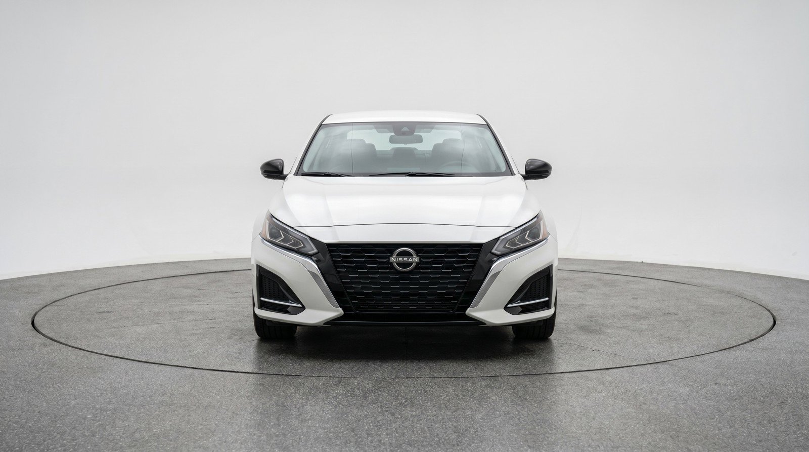 Used 2025 Nissan Altima 2.5 SV FWD image 2
