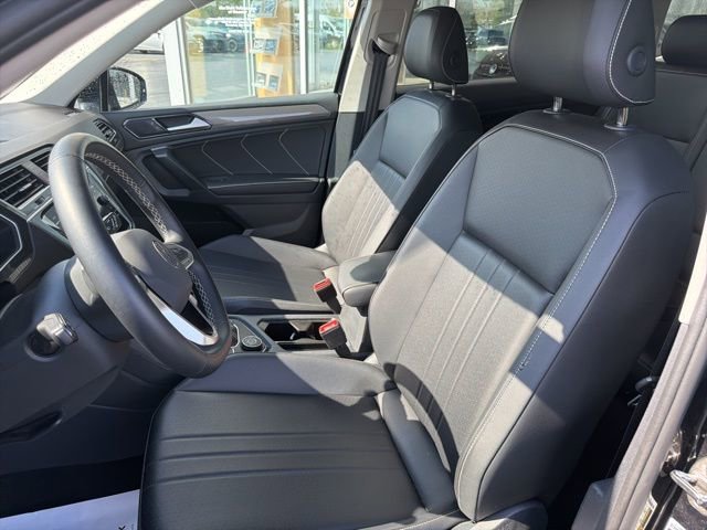 Used 2024 Volkswagen Tiguan SE AWD/4WD image 28