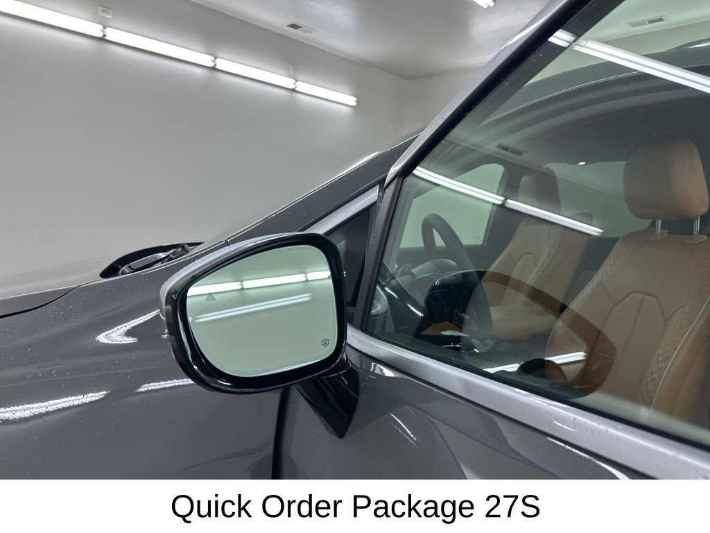 Used 2023 Chrysler Pacifica Pinnacle w/ Trailer Tow Group image 17