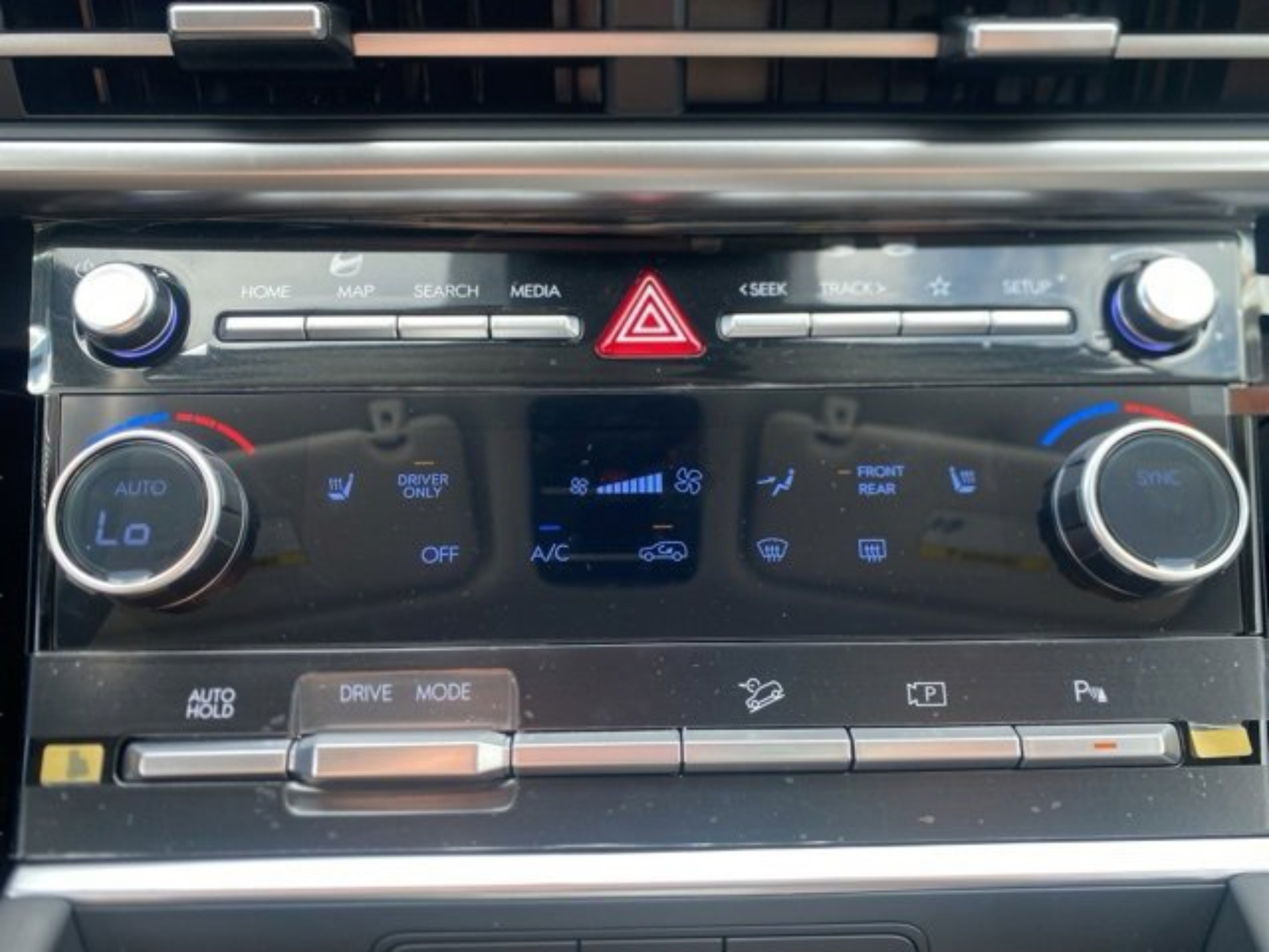 Used 2025 Hyundai Santa Fe SEL FWD image 26