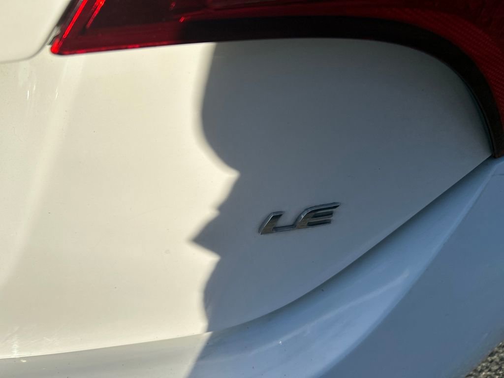 Used 2019 Toyota Corolla LE image 9