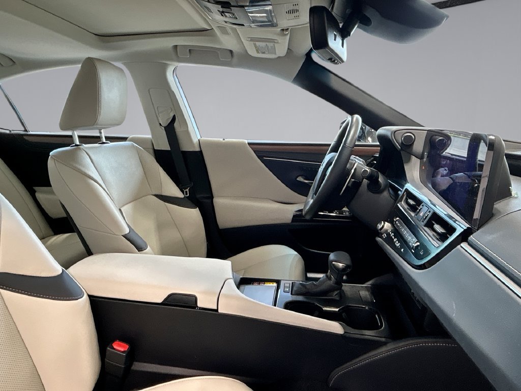 Used 2024 Lexus ES 300h w/ Premium Package FWD image 29
