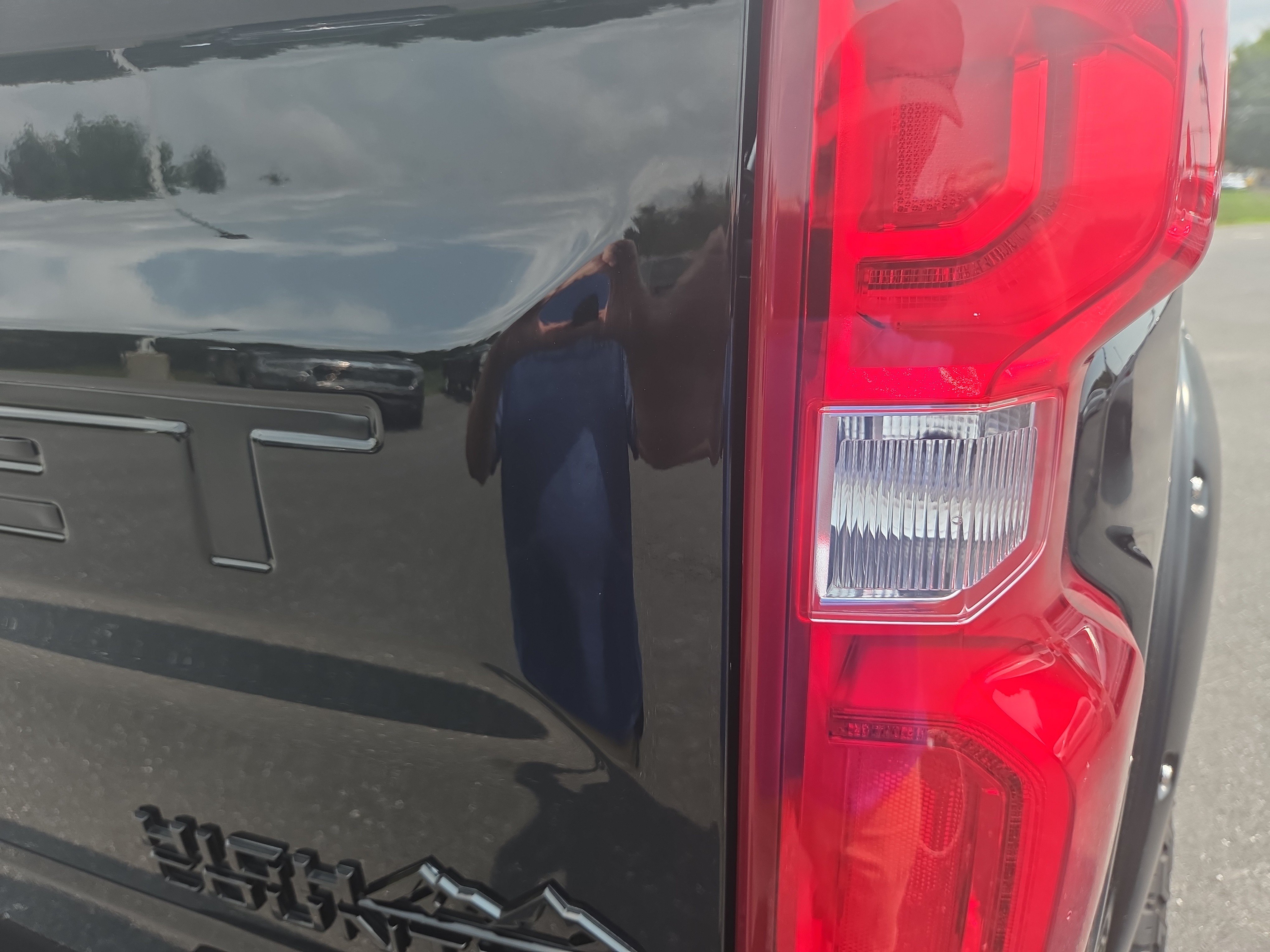 Used 2023 Chevrolet Silverado 1500 High Country w/ LPO, Dark Essentials Package AWD/4WD image 15