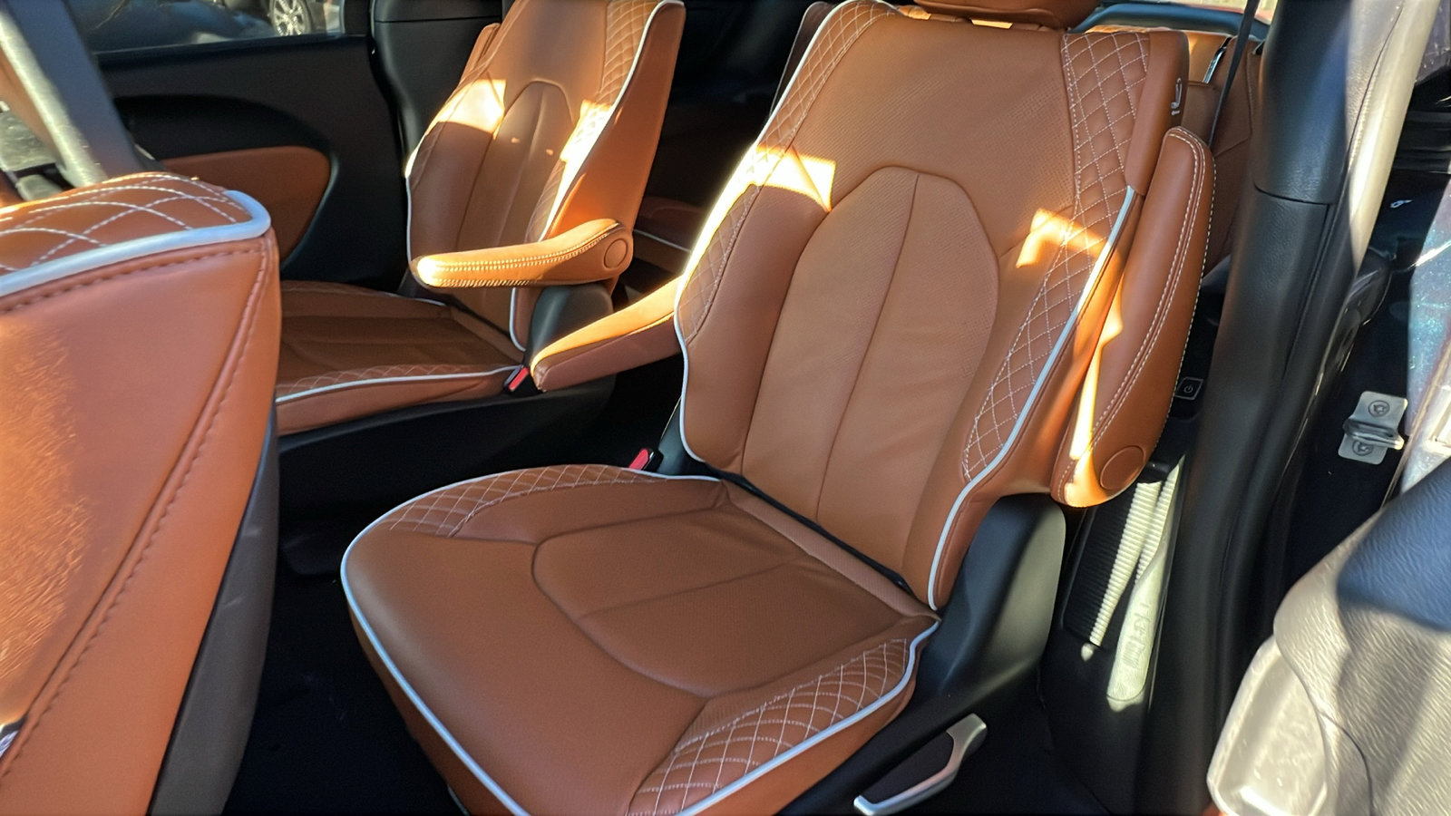 Certified 2024 Chrysler Pacifica Pinnacle image 24