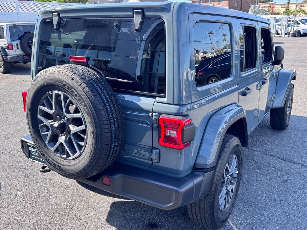 Used 2026 Jeep Wrangler Unlimited Sahara AWD/4WD image 8