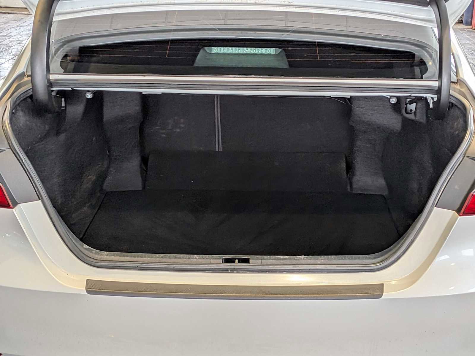Used 2019 Toyota Camry XSE FWD image 32