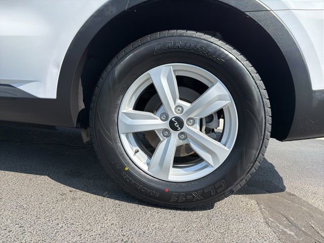 Used 2023 Kia Sorento LX FWD image 34