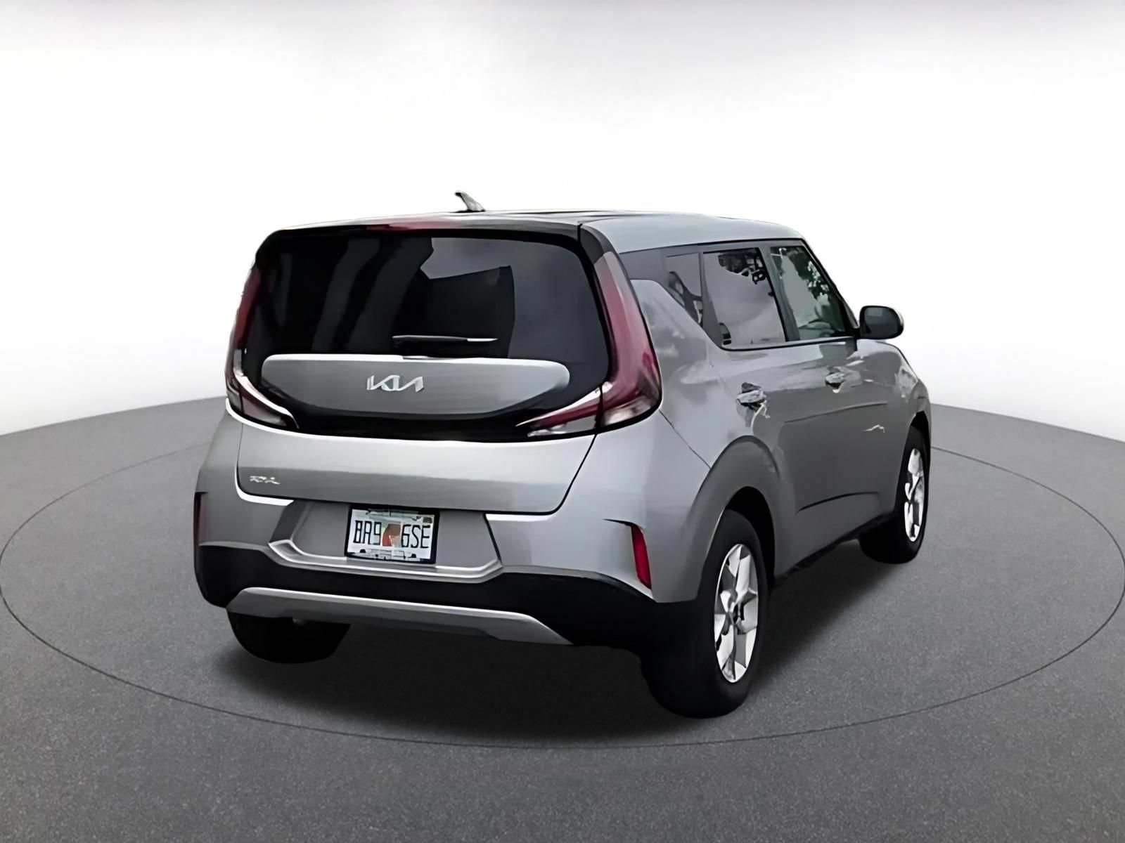 Used 2025 Kia Soul LX w/ LX Technology Package FWD image 12