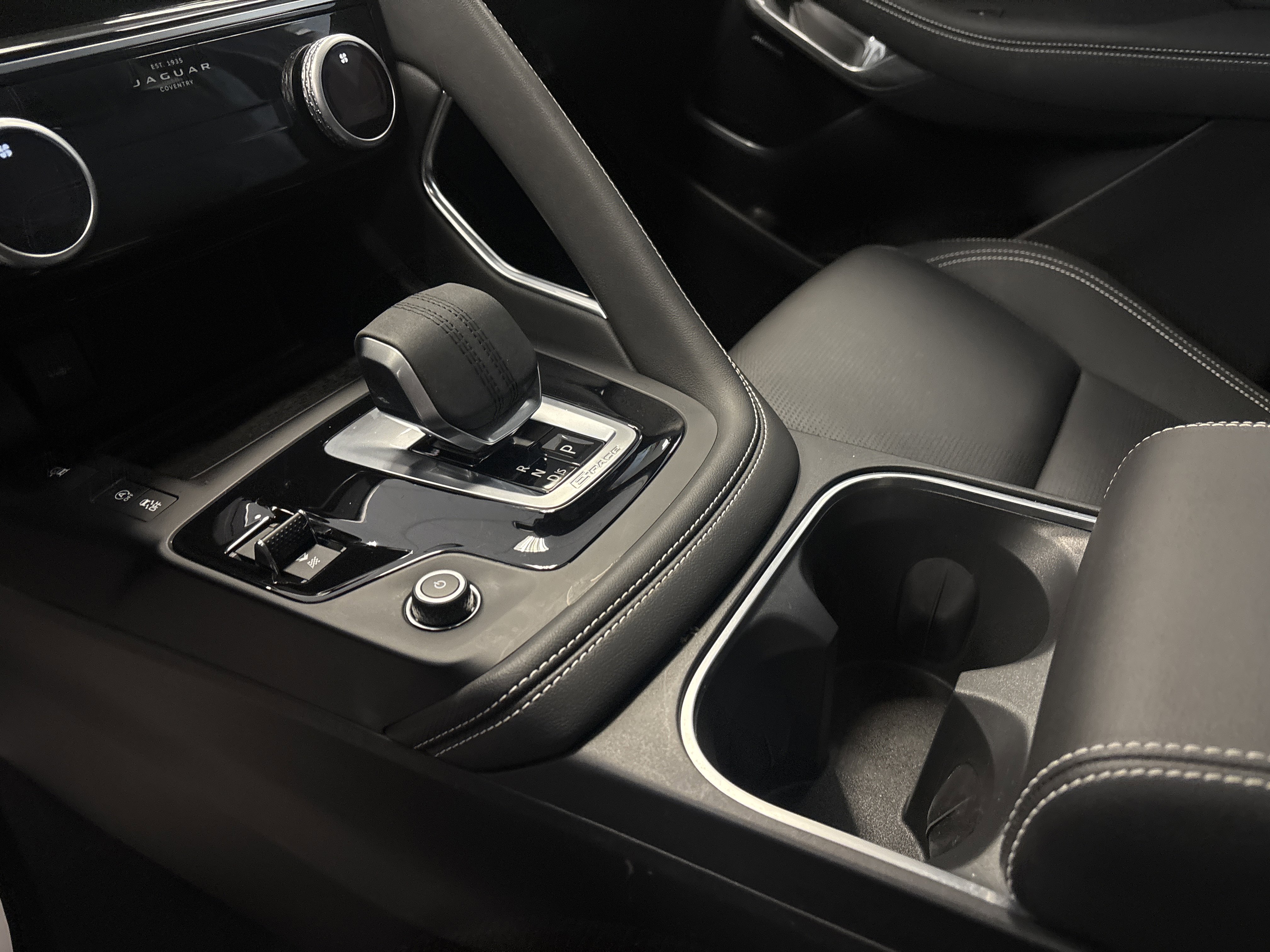 Used 2024 Jaguar E-PACE R-Dynamic SE image 13