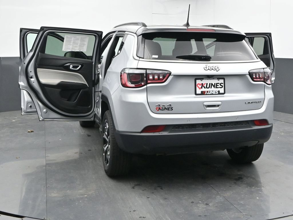 Used 2025 Jeep Compass Limited AWD/4WD image 58