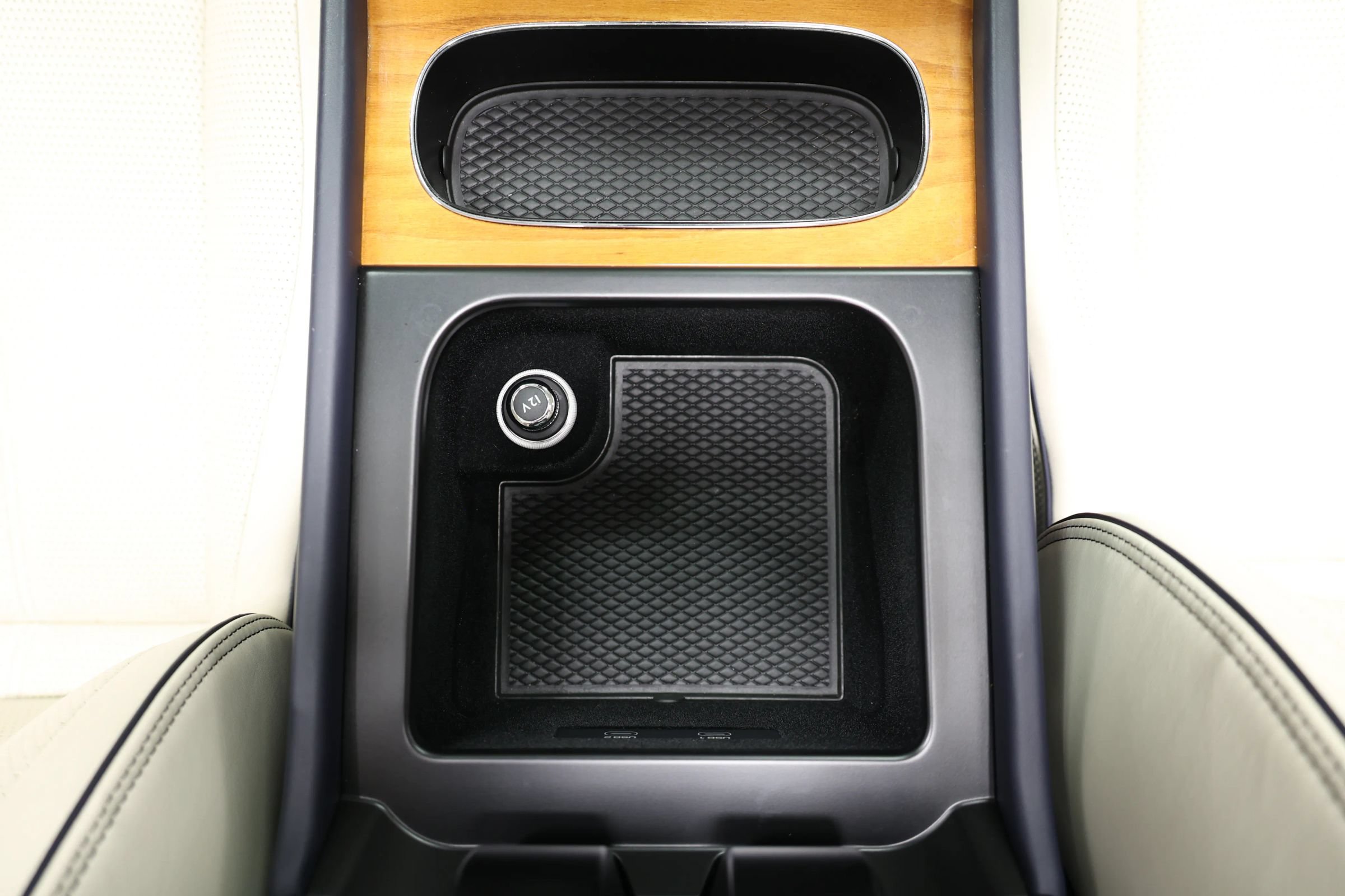 Used 2021 Bentley Bentayga w/ First Edition Specification AWD/4WD image 49