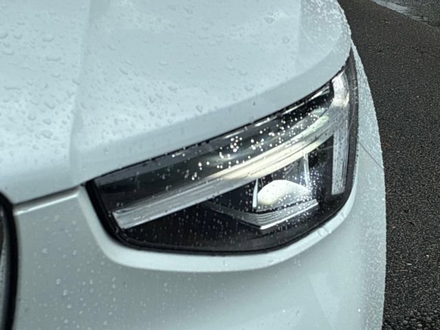 Used 2023 Volvo XC40 B5 Plus w/ Protection Package Premier AWD/4WD image 10