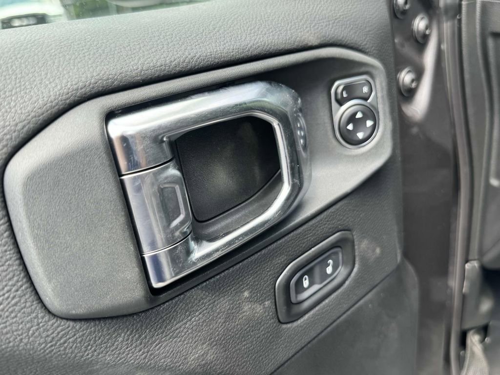 New 2025 Jeep Wrangler Unlimited Rubicon 392 image 28