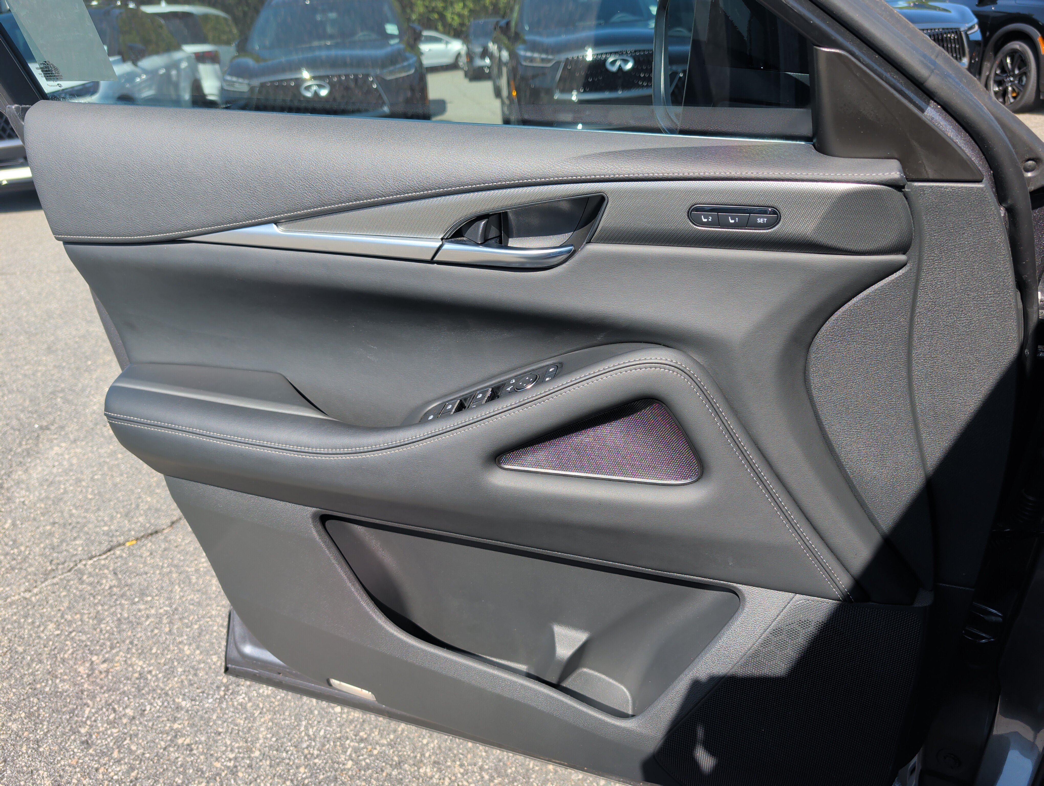 Used 2023 INFINITI QX60 Luxe w/ Cargo Package FWD image 16