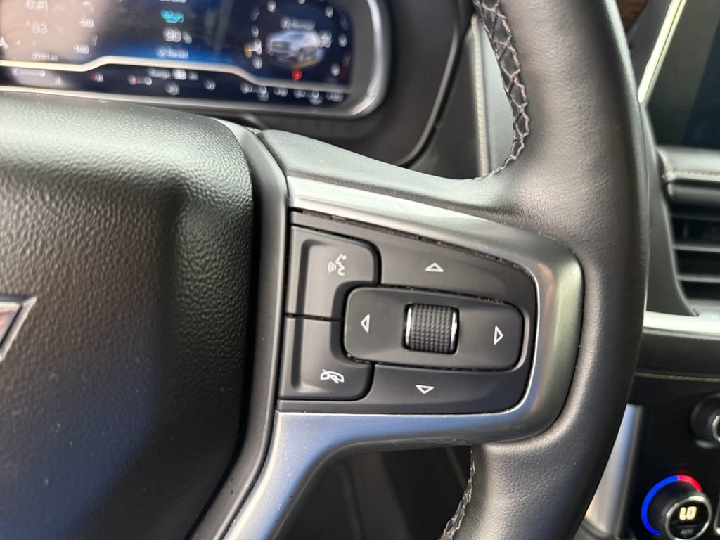 Used 2023 Chevrolet Suburban Premier AWD/4WD image 17