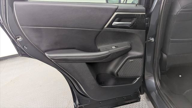 Used 2025 Mitsubishi Outlander SE AWD/4WD image 16