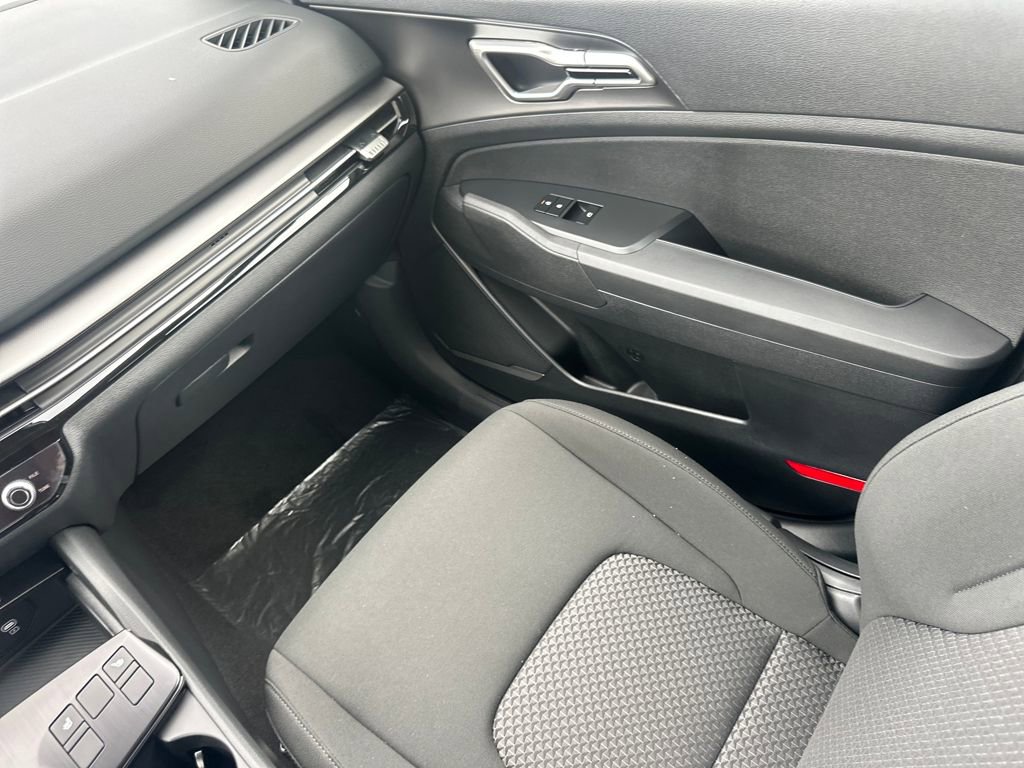 New 2026 Kia Sportage S image 28