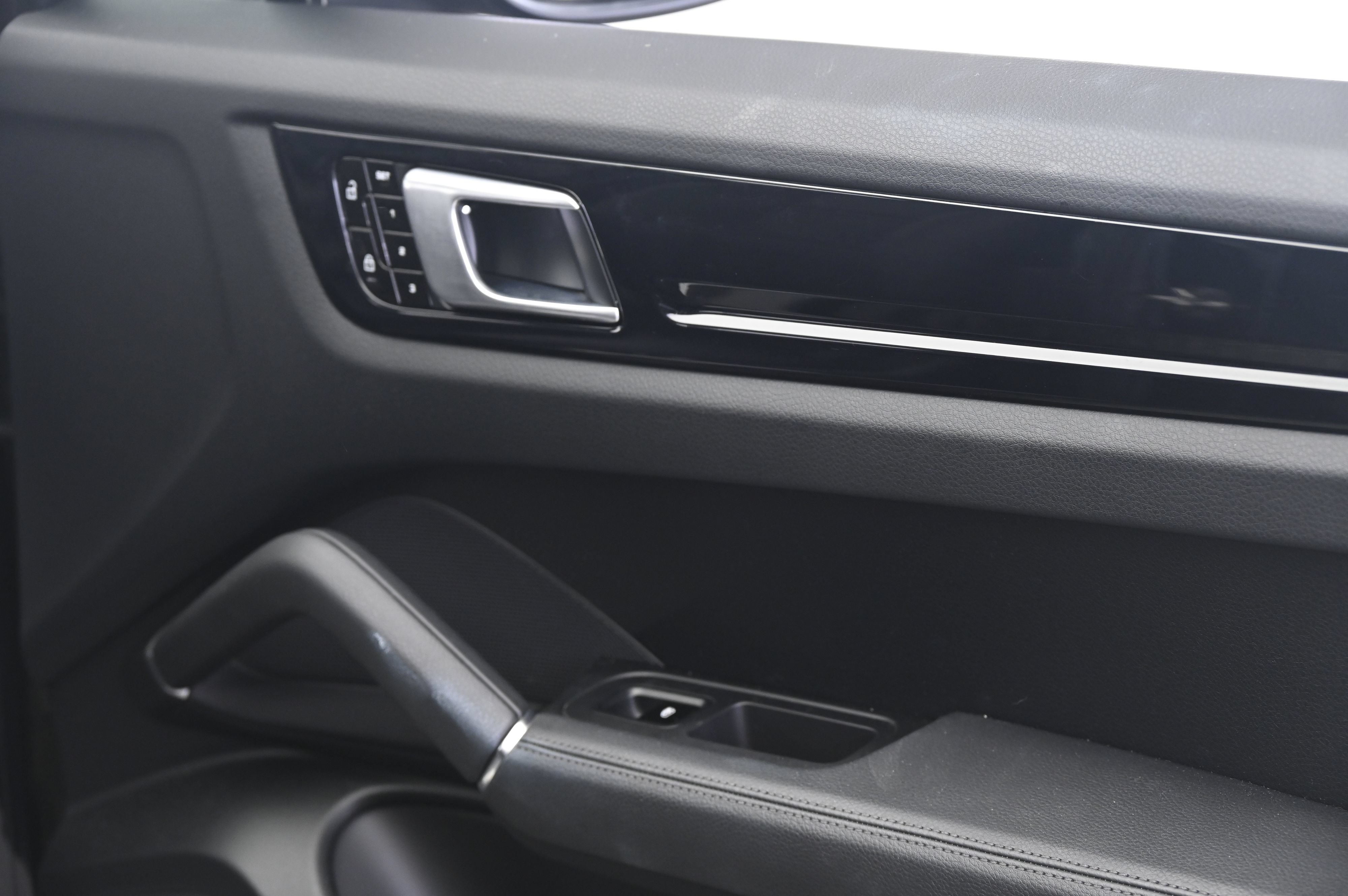 Certified 2020 Porsche Cayenne AWD/4WD image 21