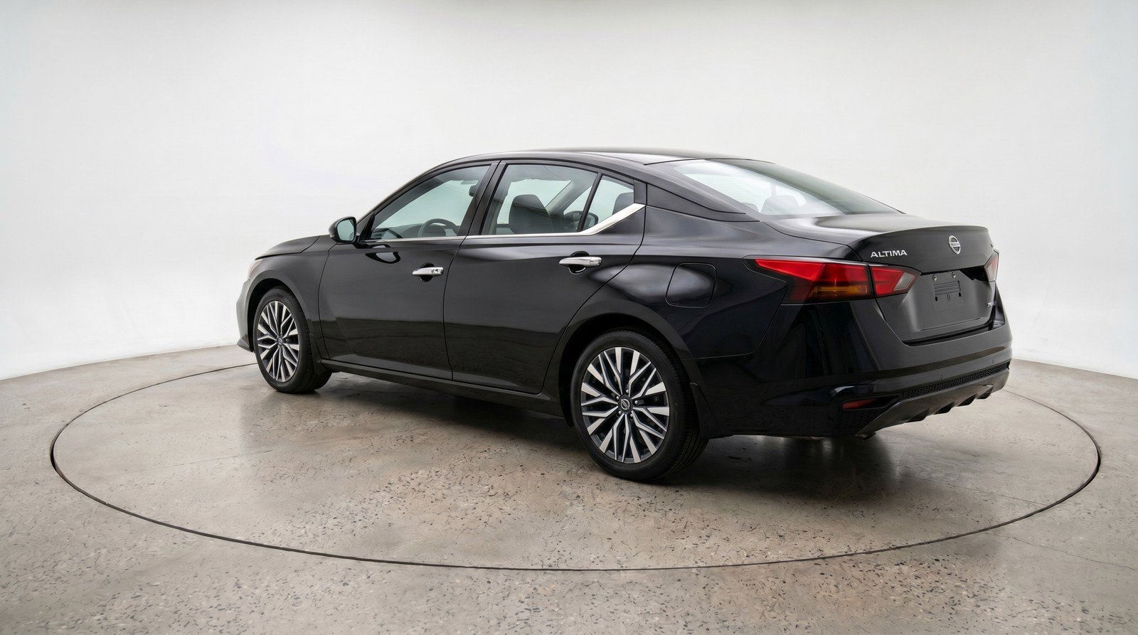 Used 2025 Nissan Altima 2.5 SV FWD image 6