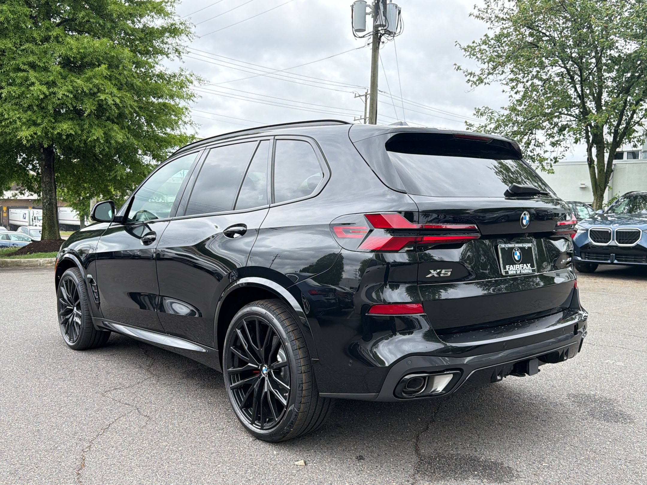 New 2026 BMW X5 xDrive40i w/ M Sport Package AWD/4WD image 3