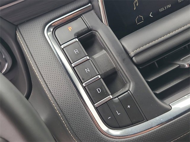 Used 2024 GMC Yukon XL SLT image 30