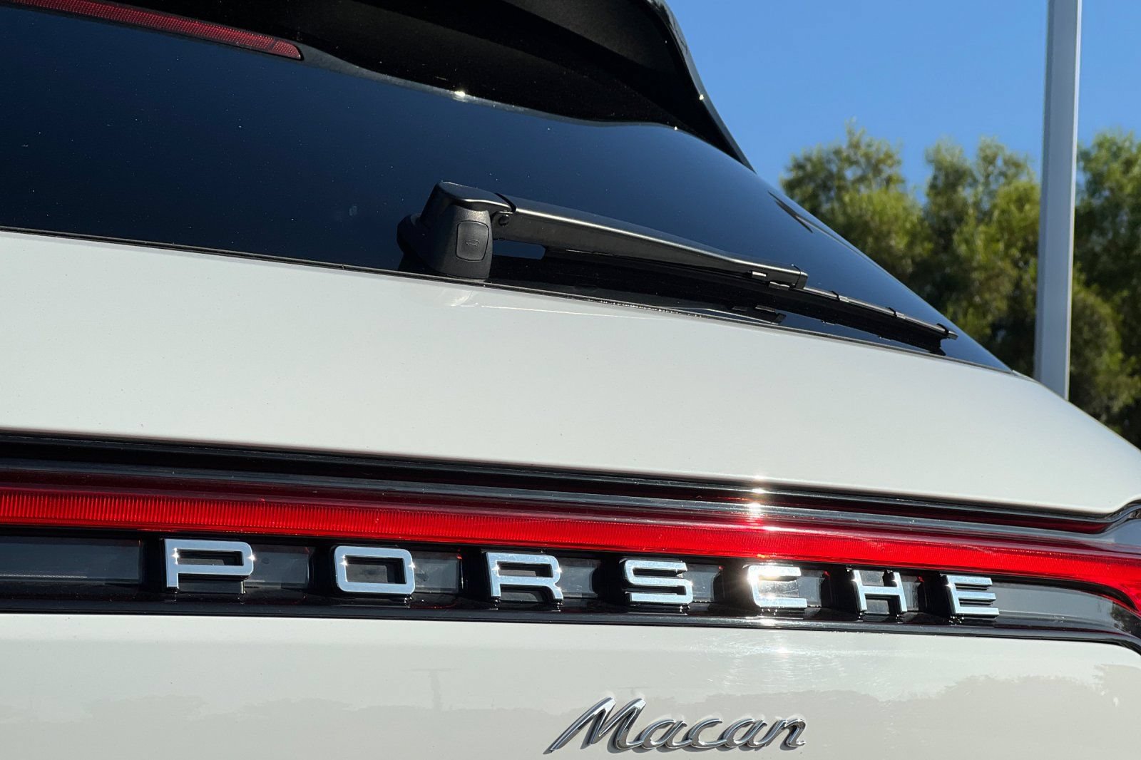 Used 2024 Porsche Macan AWD/4WD image 47
