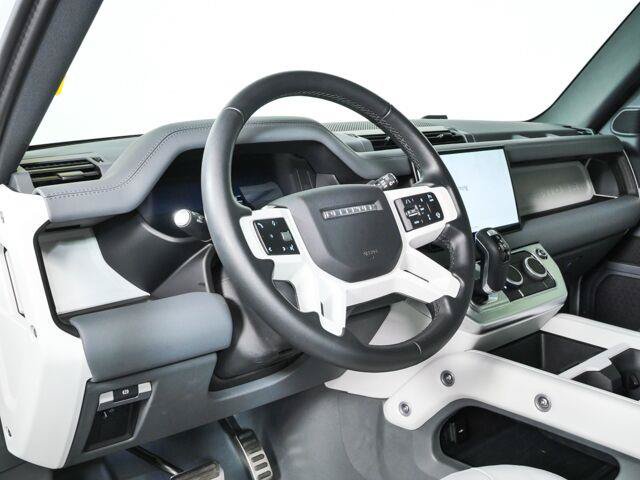 Used 2025 Land Rover Defender 110 X-Dynamic SE AWD/4WD image 4