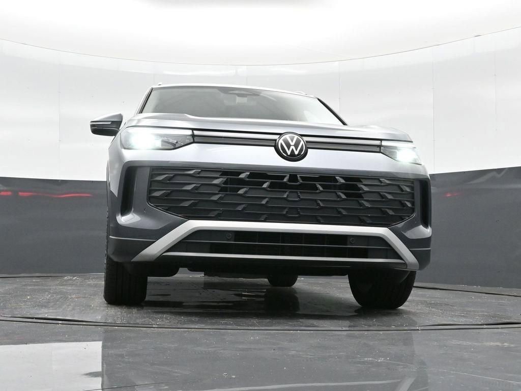 New 2025 Volkswagen Tiguan SE image 28