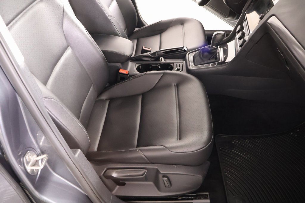 Used 2019 Volkswagen Golf SE w/ Driver Assistance Package image 13