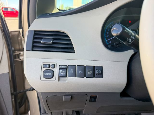 Used 2014 Toyota Sienna Limited w/ Limited Premium Package image 20
