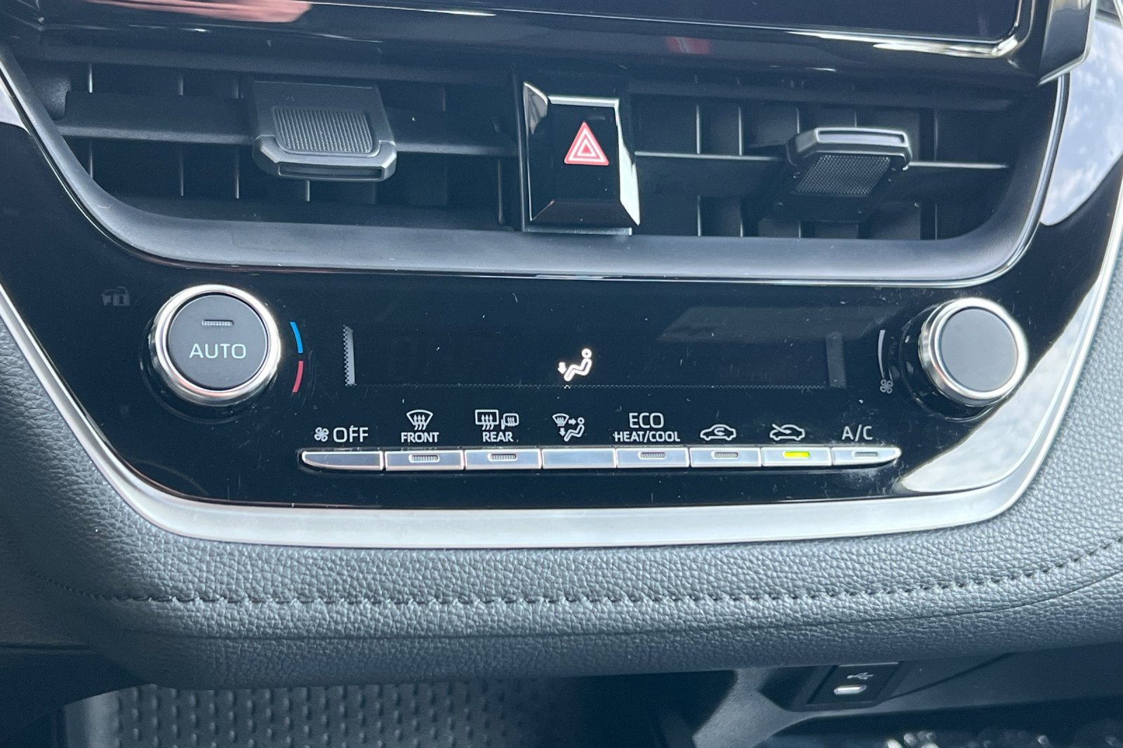 Certified 2025 Toyota Corolla SE image 19