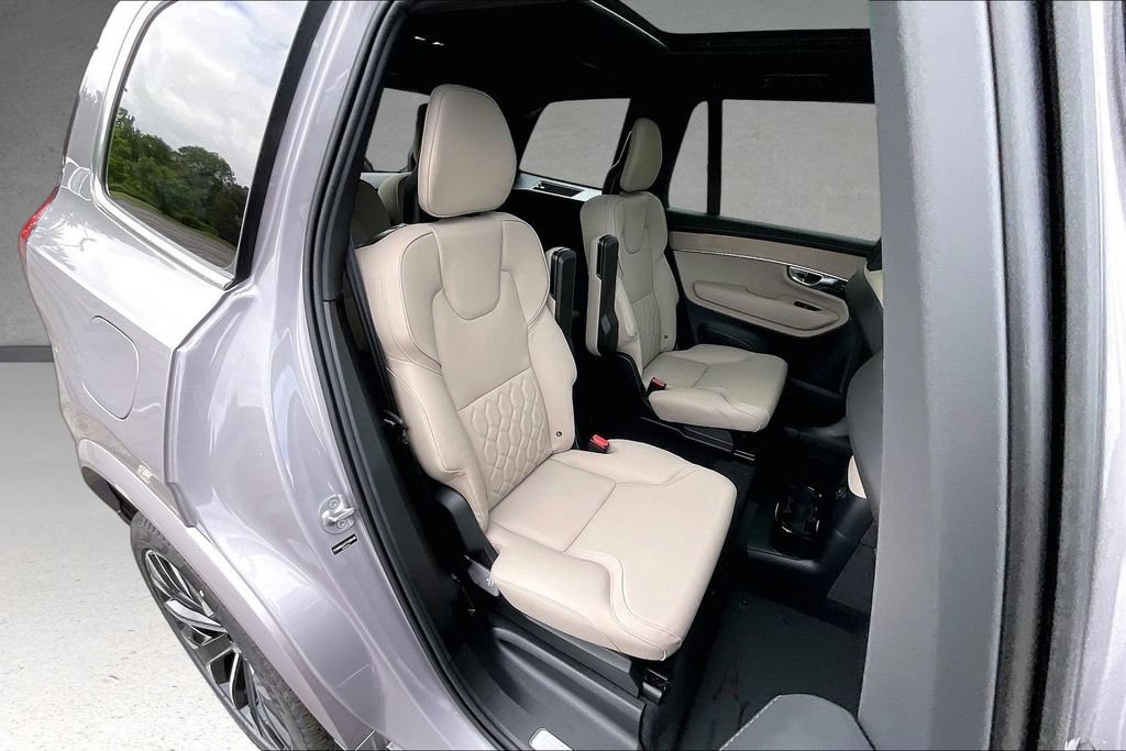 New 2026 Volvo XC90 T8 Plus w/ Protection Package Premier AWD/4WD image 11