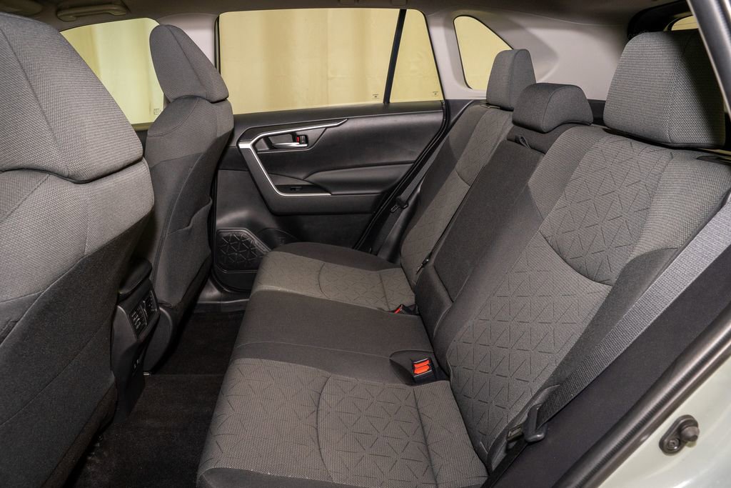 Used 2021 Toyota RAV4 XLE image 8