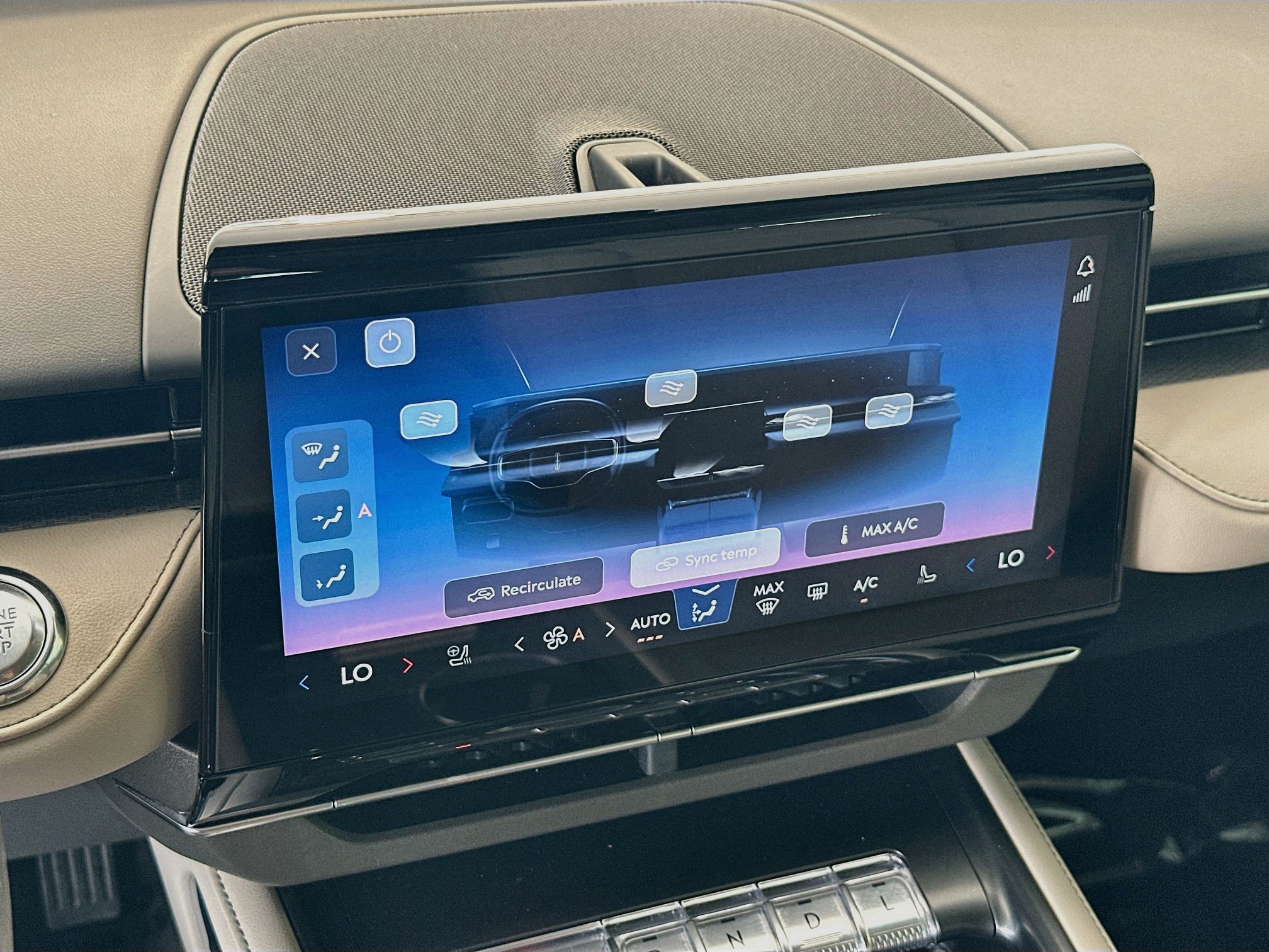Used 2024 Lincoln Nautilus Premier AWD/4WD image 14