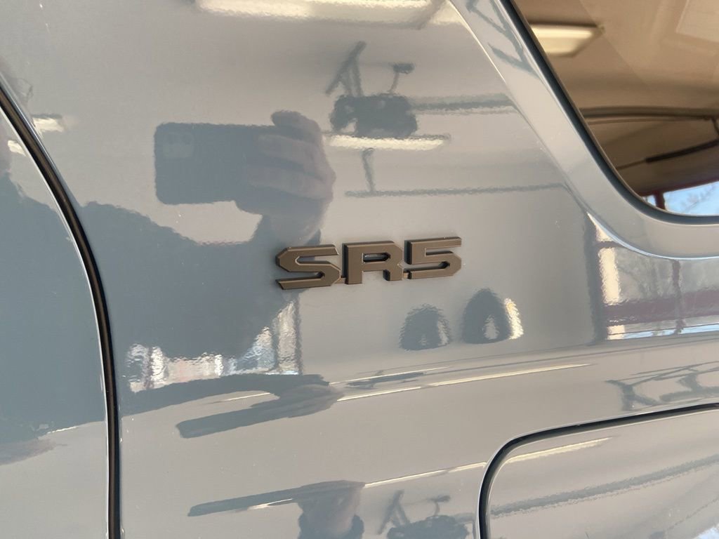 Used 2025 Toyota 4Runner SR5 AWD/4WD image 6