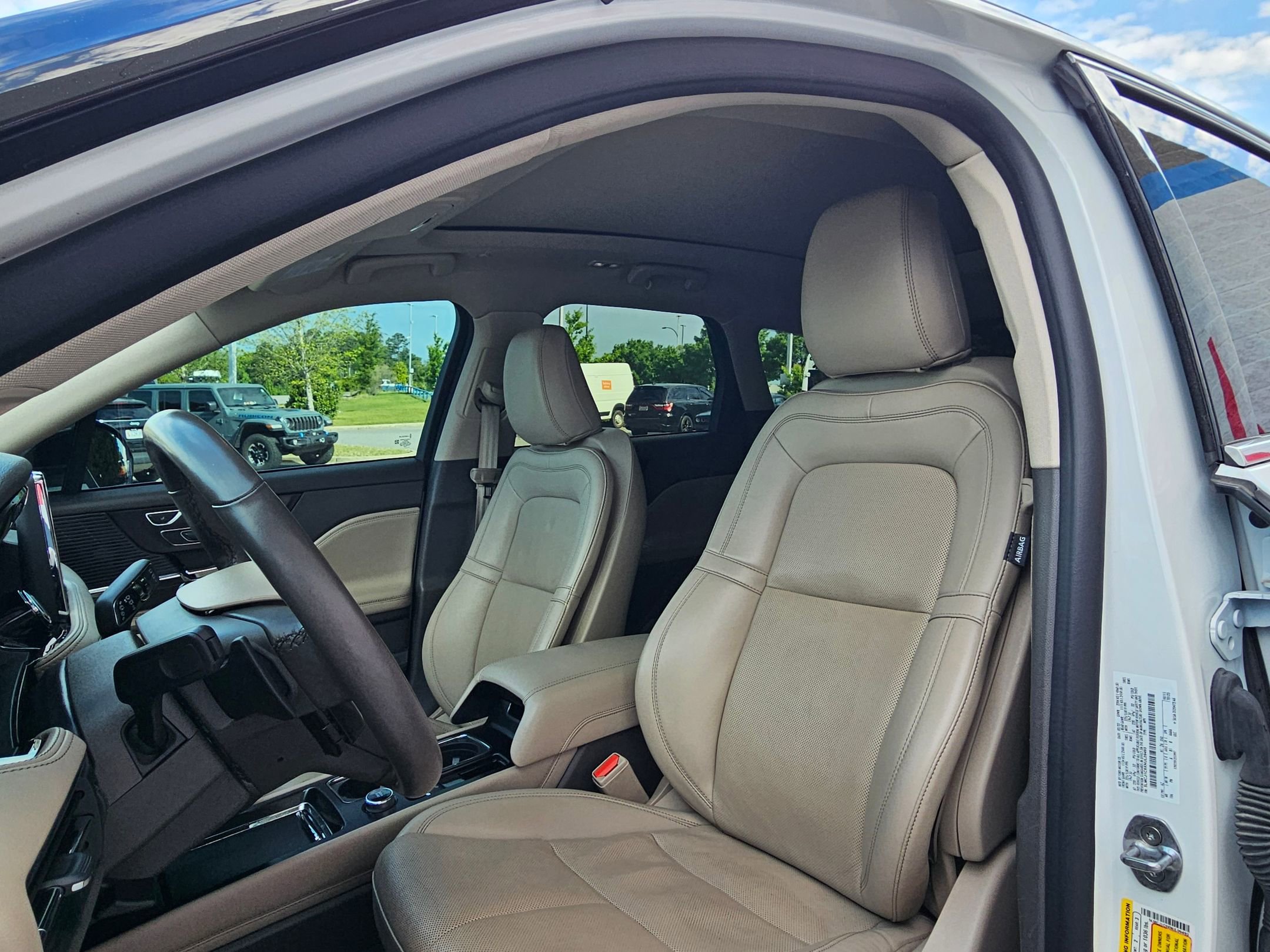 Used 2022 Lincoln Corsair FWD w/ Premium Package image 21