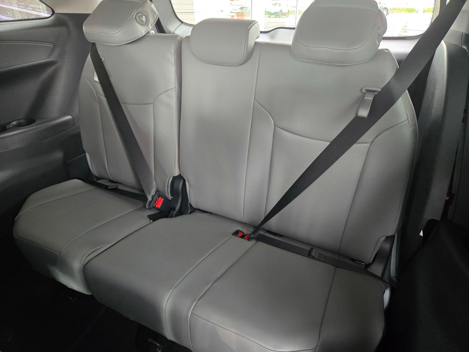 Used 2026 Toyota Sienna XLE image 10